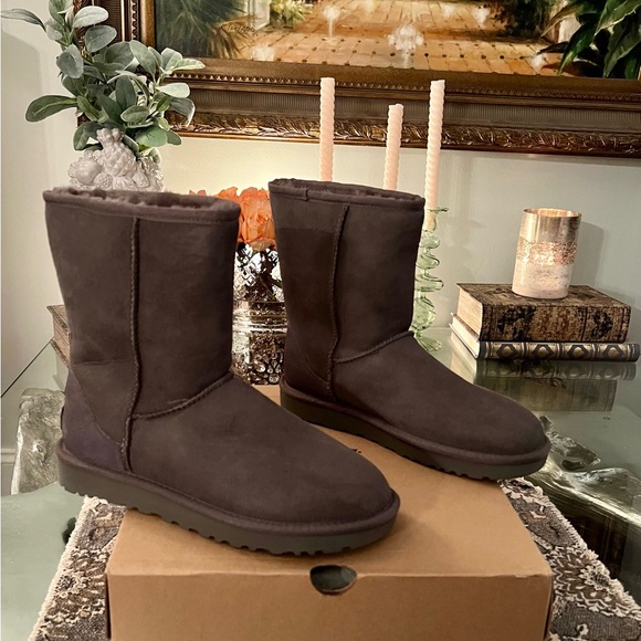 NIB UGG Classic Short II - Women Size 8 - Picture 4 of 12